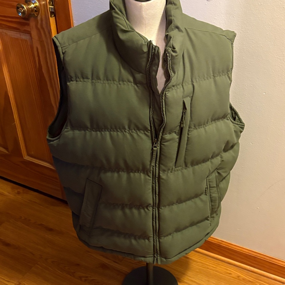 St. John's Bay Men's Forest Green Quilted Vest